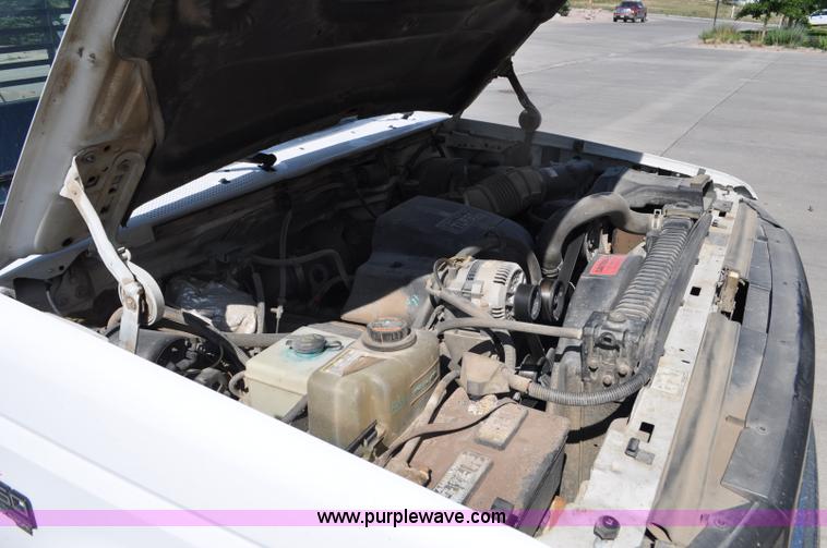 image for item G6067 1996 Ford F350 XL flatbed pickup truck