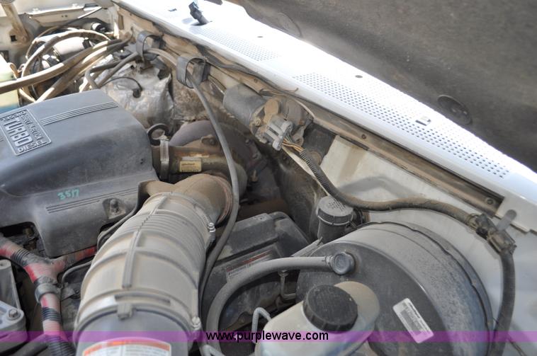 image for item G6067 1996 Ford F350 XL flatbed pickup truck