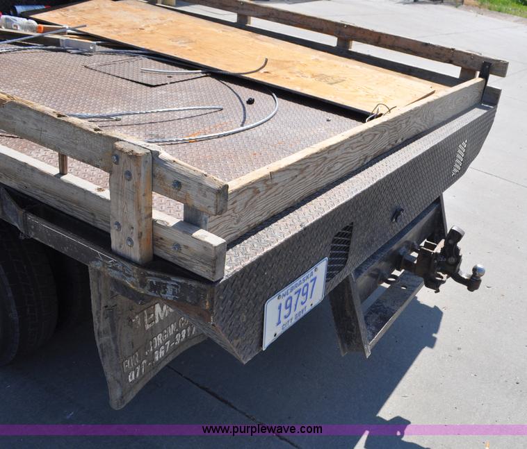 image for item G6067 1996 Ford F350 XL flatbed pickup truck