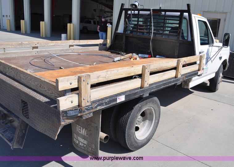 image for item G6067 1996 Ford F350 XL flatbed pickup truck