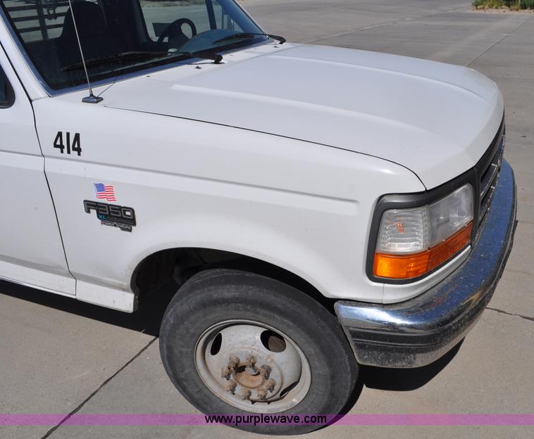 image for item G6067 1996 Ford F350 XL flatbed pickup truck