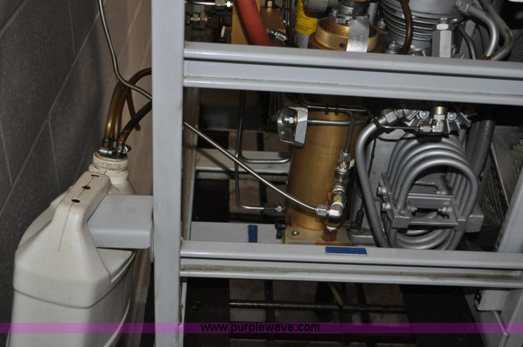 image for item G6068 1995 Bauer Breathing C-E3 air compressor