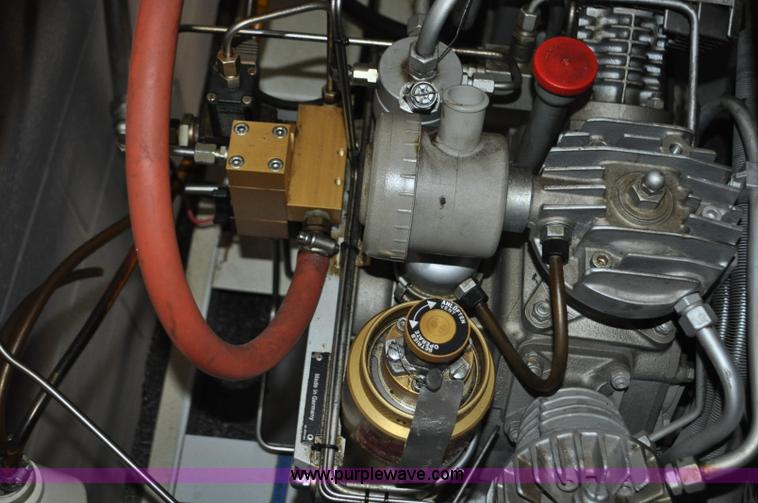 image for item G6068 1995 Bauer Breathing C-E3 air compressor