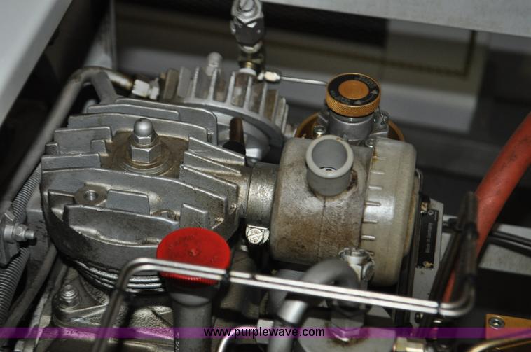 image for item G6068 1995 Bauer Breathing C-E3 air compressor