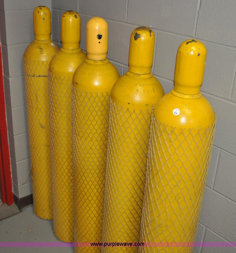 image for item G6068 1995 Bauer Breathing C-E3 air compressor