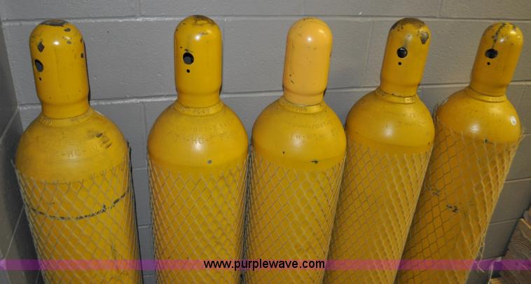 image for item G6068 1995 Bauer Breathing C-E3 air compressor