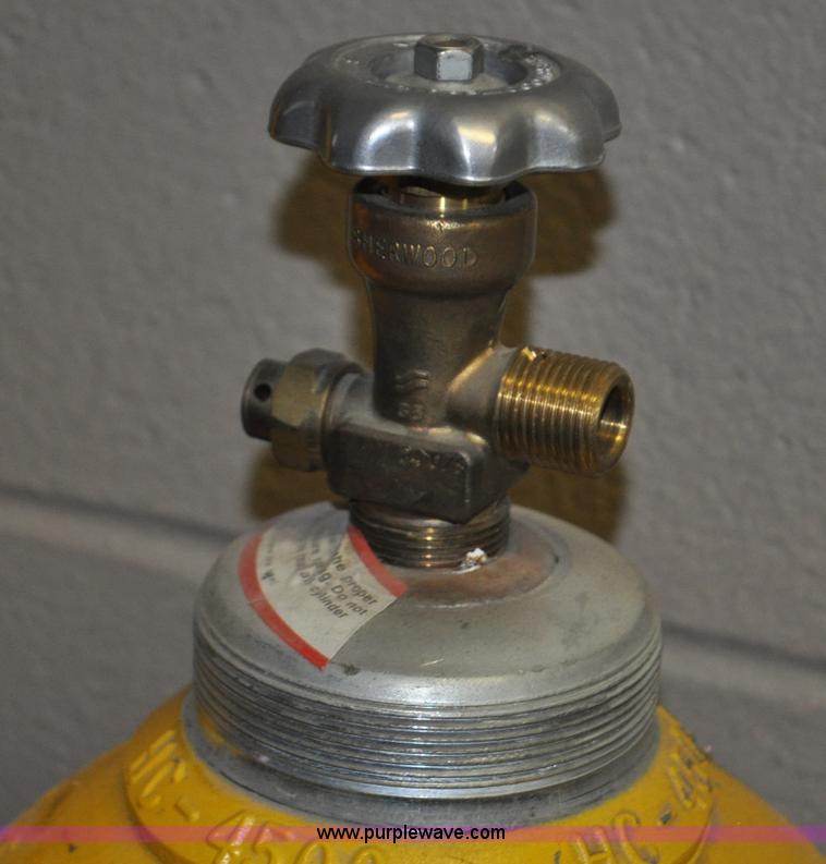 image for item G6068 1995 Bauer Breathing C-E3 air compressor