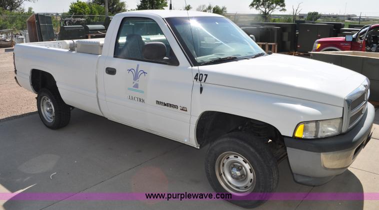 image for item G6070 2001 Dodge Ram 1500 pickup truck