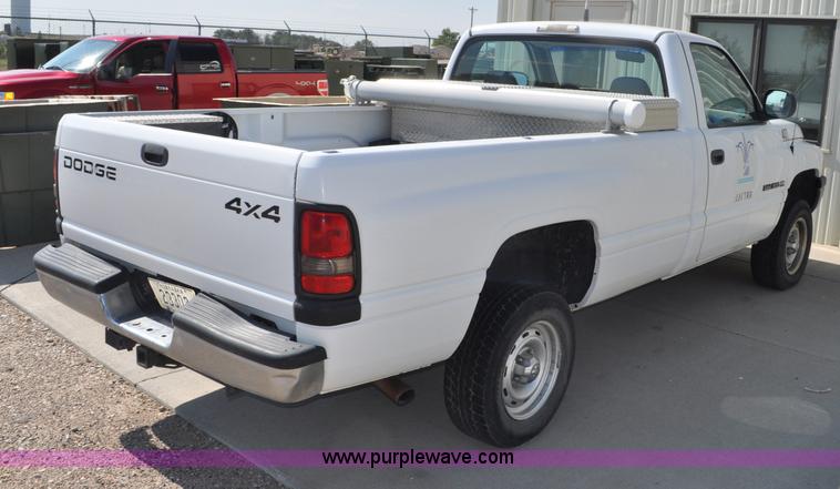 image for item G6070 2001 Dodge Ram 1500 pickup truck