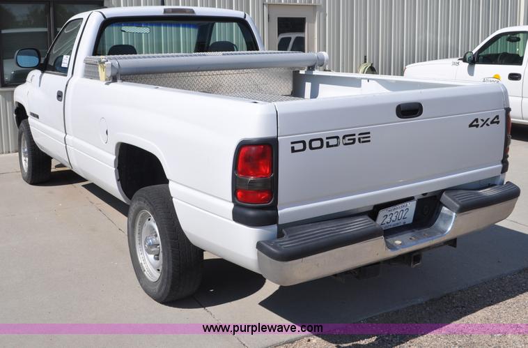 image for item G6070 2001 Dodge Ram 1500 pickup truck
