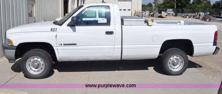 image for item G6070 2001 Dodge Ram 1500 pickup truck