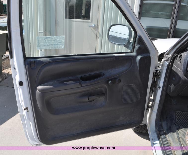 image for item G6070 2001 Dodge Ram 1500 pickup truck