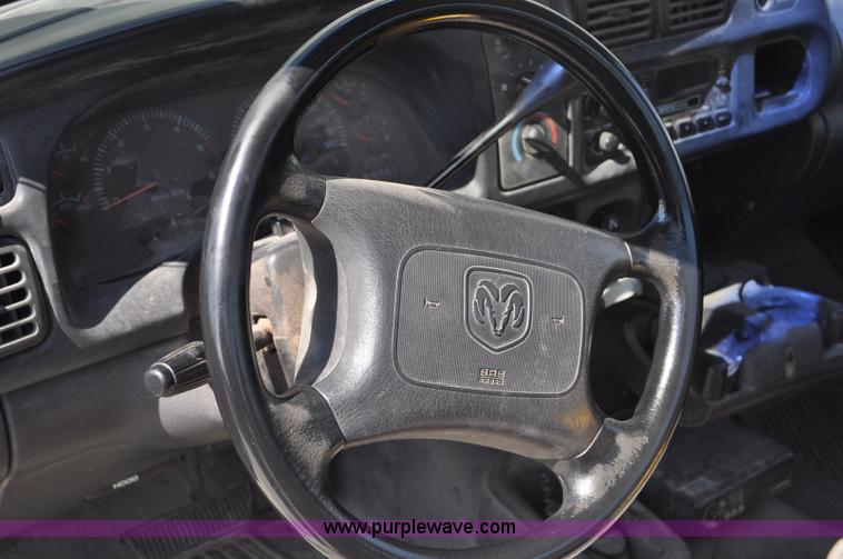 image for item G6070 2001 Dodge Ram 1500 pickup truck