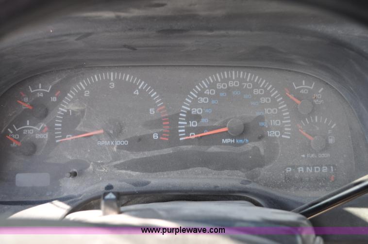 image for item G6070 2001 Dodge Ram 1500 pickup truck