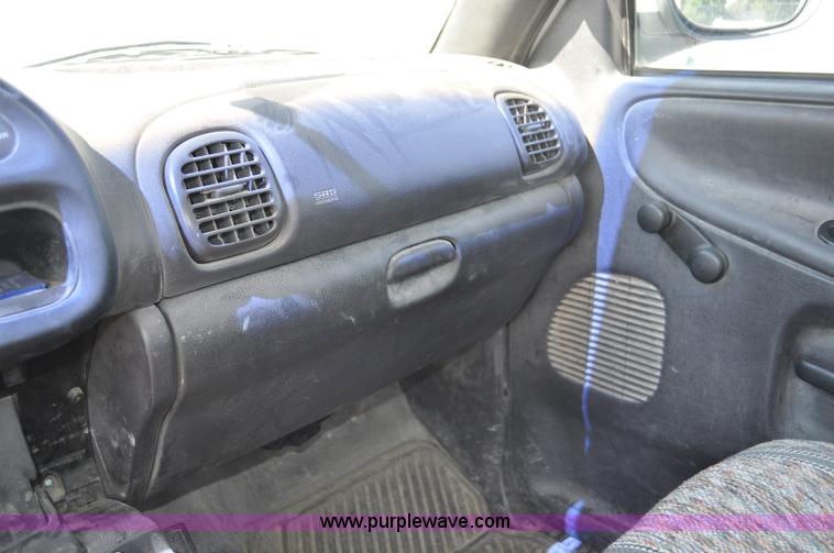 image for item G6070 2001 Dodge Ram 1500 pickup truck