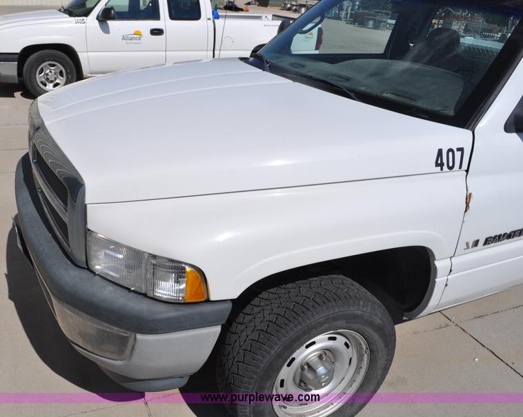 image for item G6070 2001 Dodge Ram 1500 pickup truck