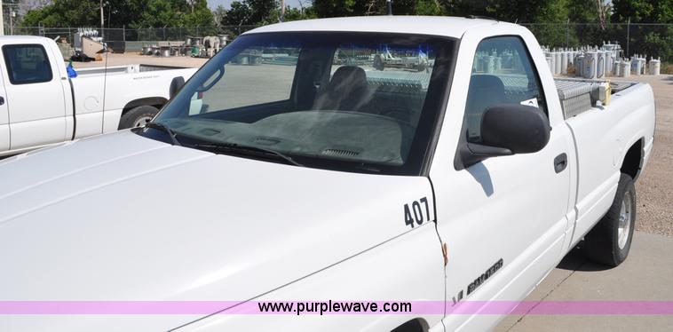 image for item G6070 2001 Dodge Ram 1500 pickup truck