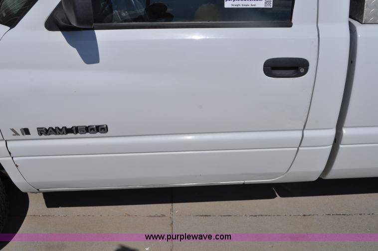 image for item G6070 2001 Dodge Ram 1500 pickup truck
