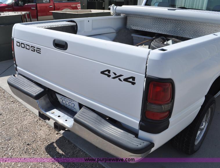 image for item G6070 2001 Dodge Ram 1500 pickup truck