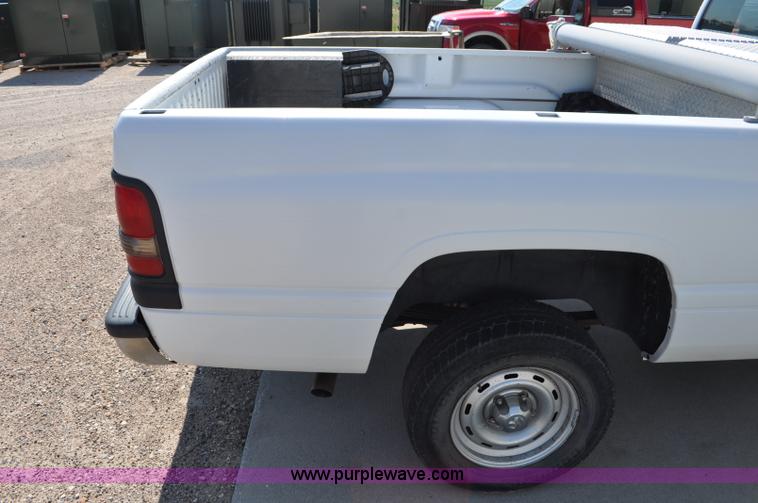image for item G6070 2001 Dodge Ram 1500 pickup truck