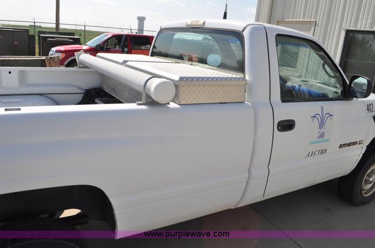 image for item G6070 2001 Dodge Ram 1500 pickup truck