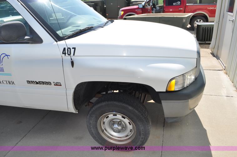 image for item G6070 2001 Dodge Ram 1500 pickup truck