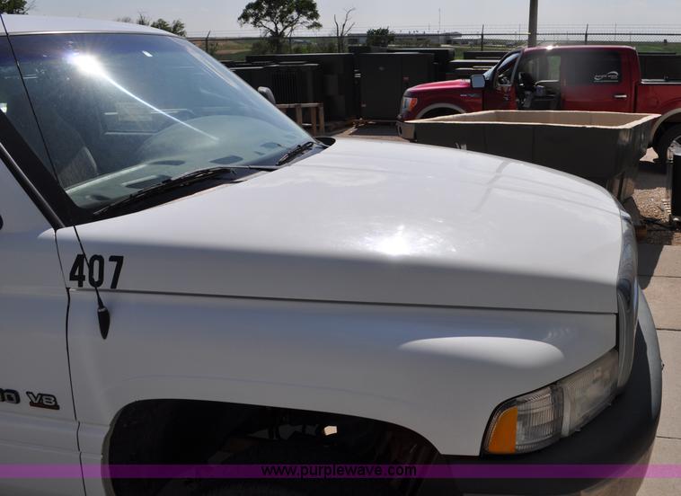 image for item G6070 2001 Dodge Ram 1500 pickup truck