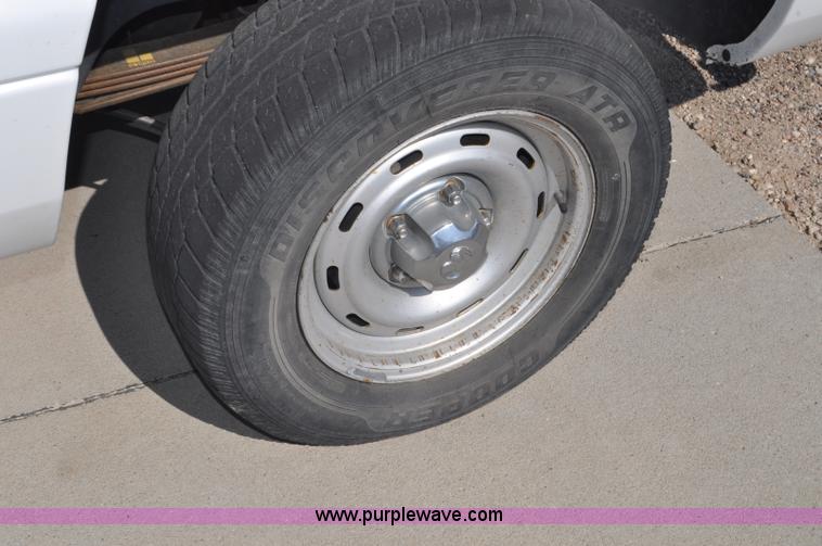 image for item G6070 2001 Dodge Ram 1500 pickup truck