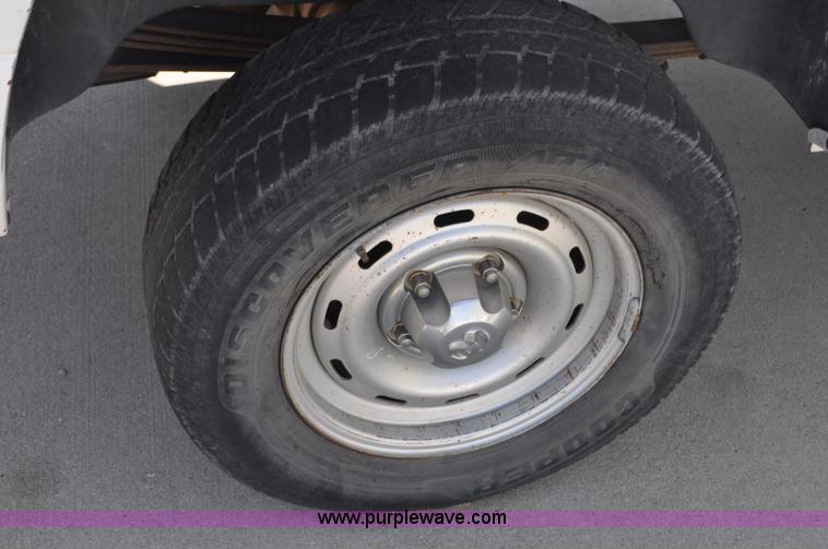 image for item G6070 2001 Dodge Ram 1500 pickup truck