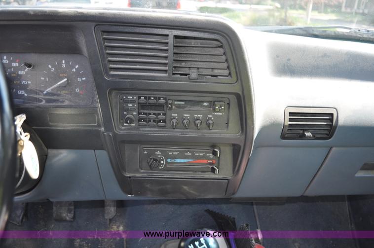 image for item G6071 1992 Ford Ranger pickup truck