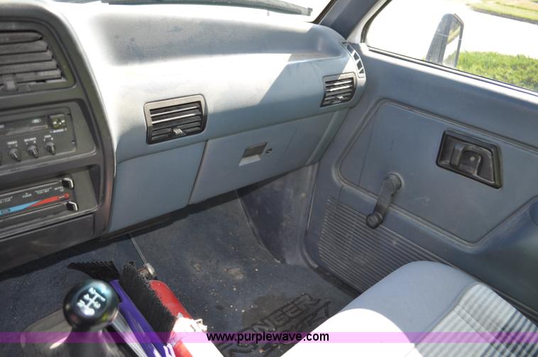 image for item G6071 1992 Ford Ranger pickup truck