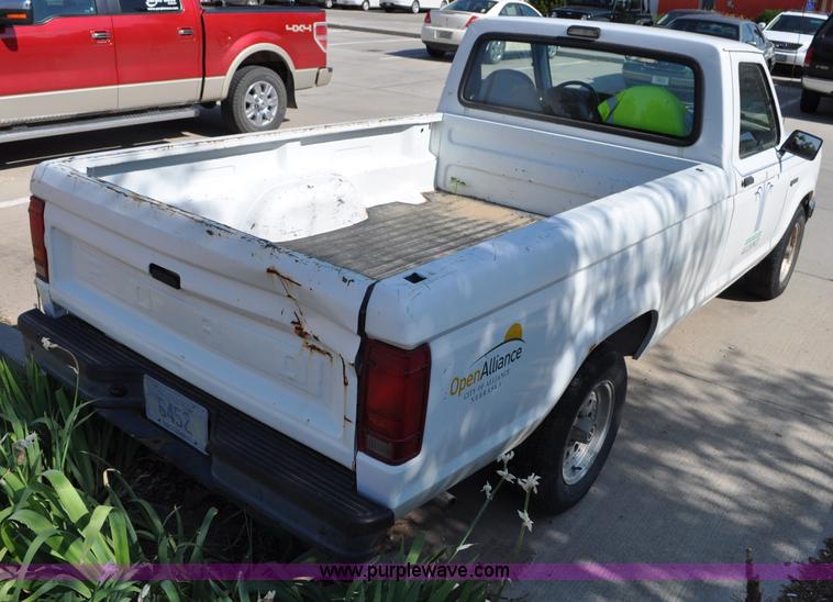 image for item G6071 1992 Ford Ranger pickup truck