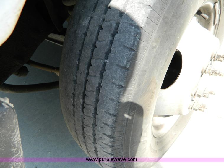 image for item G7997 1999 Ford F350 bucket truck