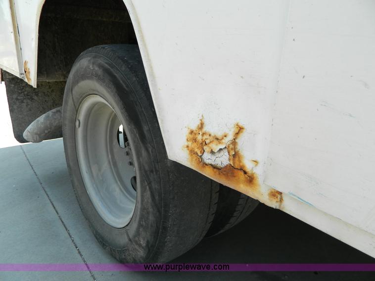 image for item G7997 1999 Ford F350 bucket truck