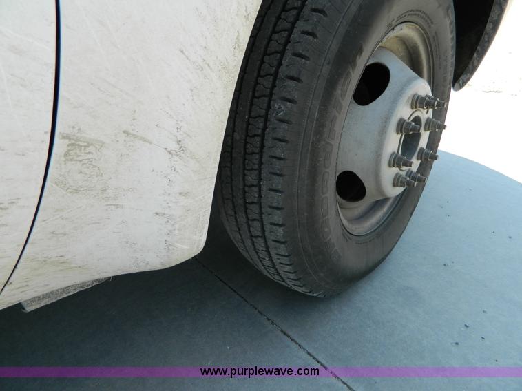 image for item G7997 1999 Ford F350 bucket truck