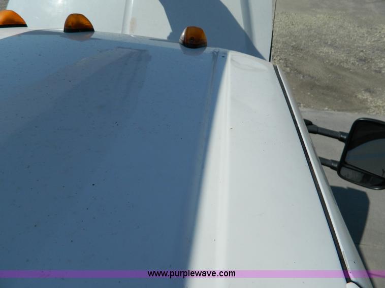 image for item G7997 1999 Ford F350 bucket truck