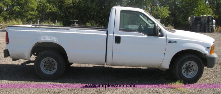 image for item H6395 2000 Ford F250 Super Duty XL pickup truck