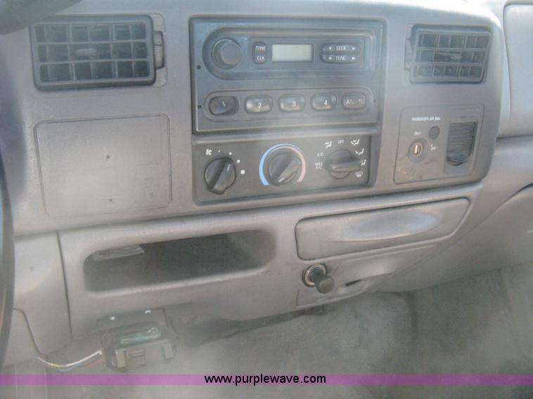 image for item H6395 2000 Ford F250 Super Duty XL pickup truck