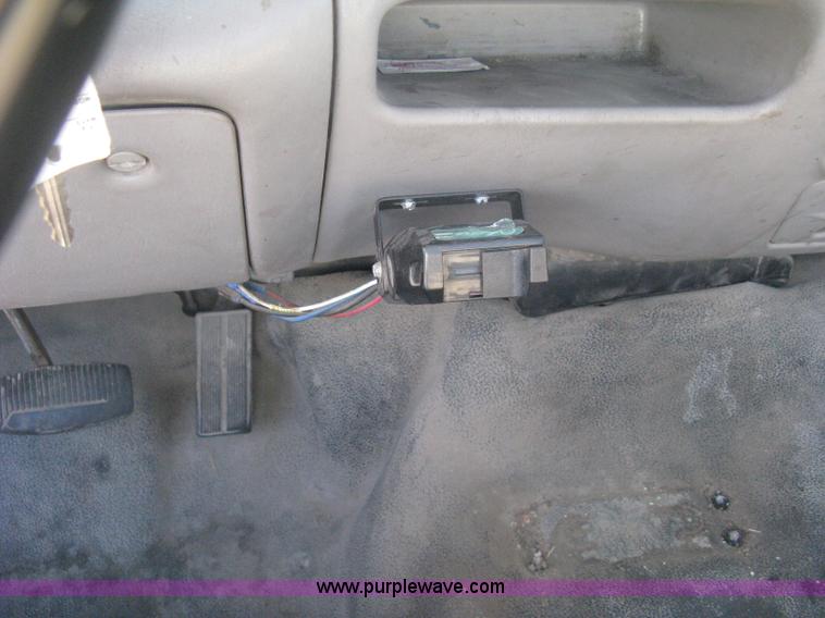 image for item H6395 2000 Ford F250 Super Duty XL pickup truck