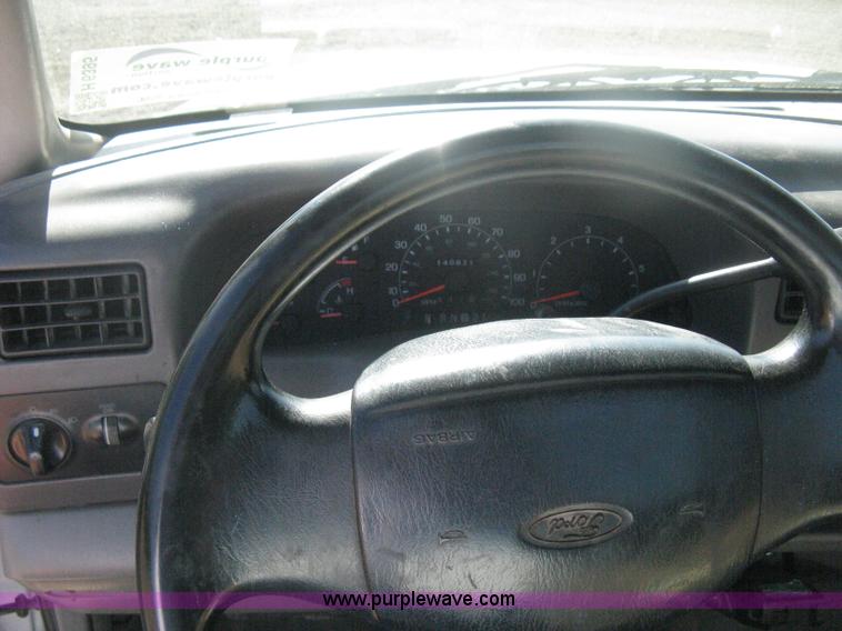 image for item H6395 2000 Ford F250 Super Duty XL pickup truck