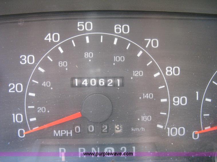 image for item H6395 2000 Ford F250 Super Duty XL pickup truck