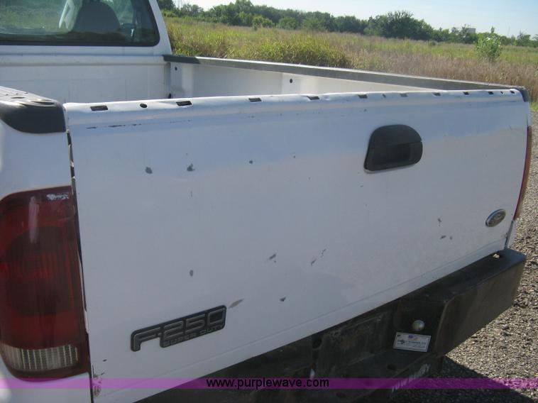 image for item H6395 2000 Ford F250 Super Duty XL pickup truck