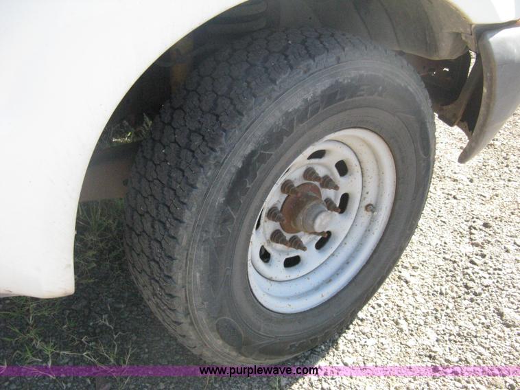 image for item H6395 2000 Ford F250 Super Duty XL pickup truck