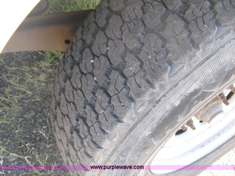 image for item H6395 2000 Ford F250 Super Duty XL pickup truck