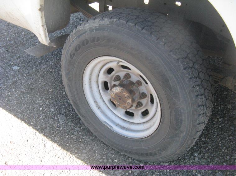 image for item H6395 2000 Ford F250 Super Duty XL pickup truck