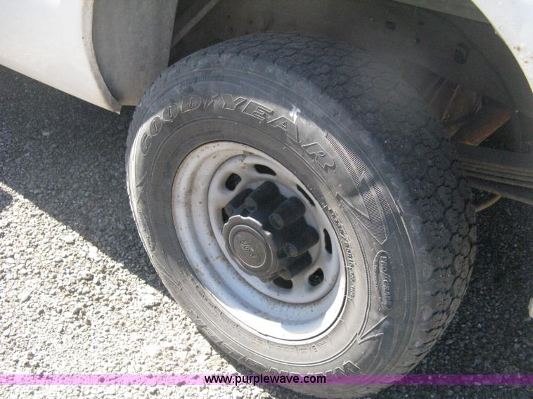 image for item H6395 2000 Ford F250 Super Duty XL pickup truck