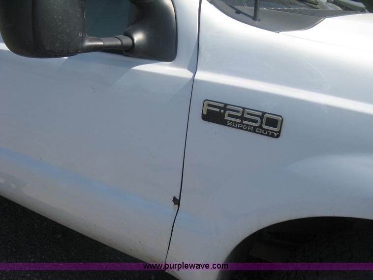 image for item H6395 2000 Ford F250 Super Duty XL pickup truck