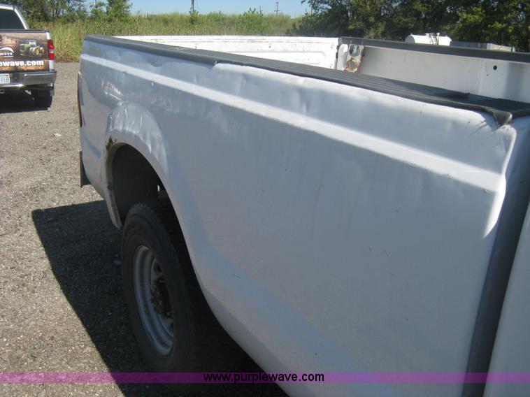 image for item H6395 2000 Ford F250 Super Duty XL pickup truck