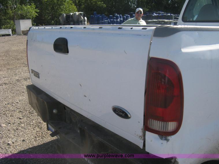 image for item H6395 2000 Ford F250 Super Duty XL pickup truck
