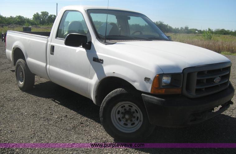 image for item H6396 2000 Ford F250 Super Duty XL pickup truck